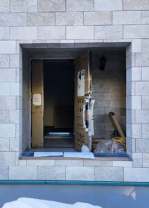 高級住宅向けロートアイアン面格子施工前事例