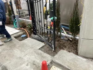 ロートアイアン門扉の丸落とし部の施工例
